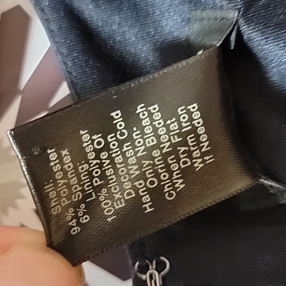 Ann Taylor Sleeveless Top - Picture 5 of 5